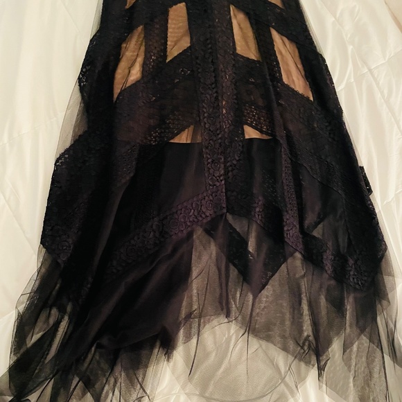 Elegant Black Lace Evening Dress - Picture 6 of 14